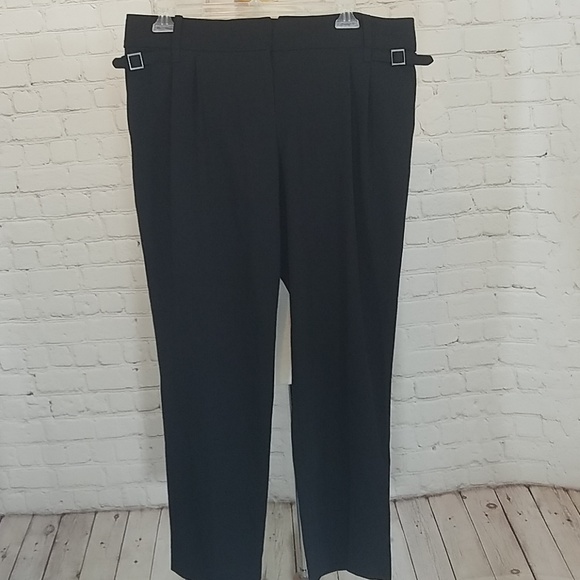 LOFT Pants - Loft tapered and pleated black slacks LOFT Pants - Loft tapered and pleated black slacks